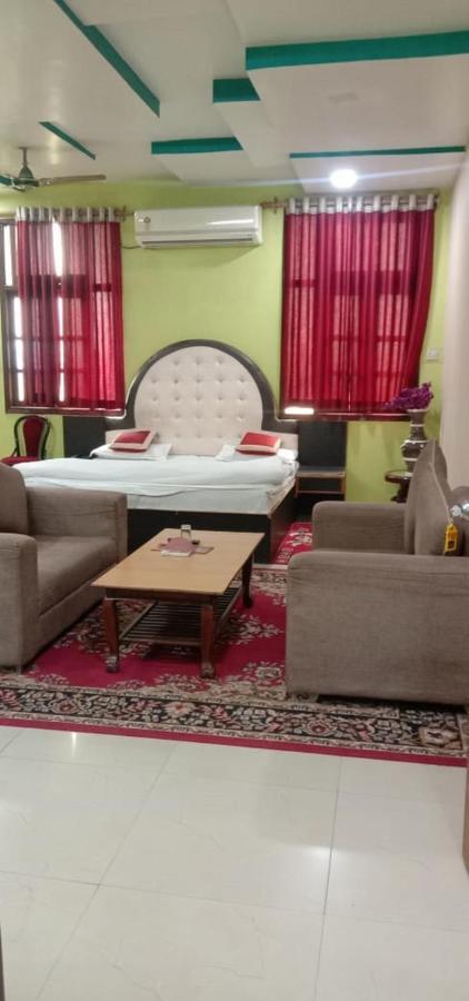 Dhaulpur Jaya Palace Hotel By Wb Inn מראה חיצוני תמונה